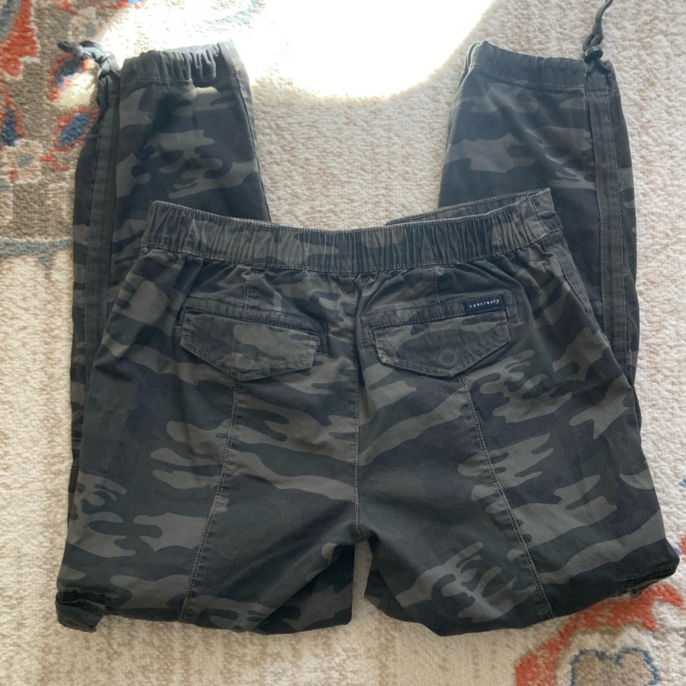 Anthropologie Sanctuary Low-Rise Camouflage/Camo Cargo Cropped Tie-Ankle Pants - Picture 2 of 2
